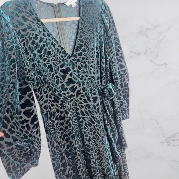 Calvin Klein Green Burnout Velvet Animal-Print Stretch Wrap Midi Dress Size 16 - Picture 6 of 12
